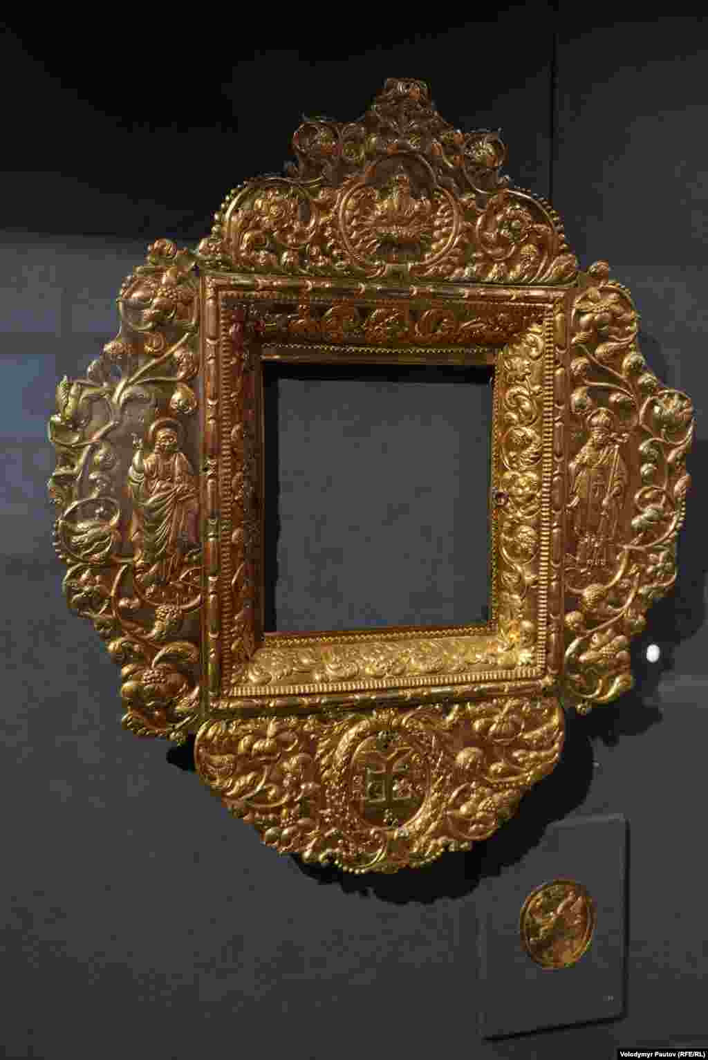 Шата до ікони з гербом гетьмана Івана Мазепи