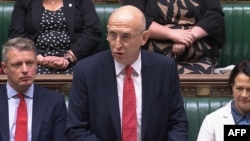 جان هیلری وزیر دفاع بریتانیا هنگام سخنرانی در پارلمان آن کشور