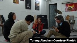 محسن نامجو، سارا نائینی، تورج اصلانی و ترنگ عابدیان در پشت صحنه فیلم "نه یک توهم"