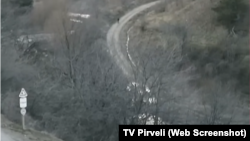 სავარაუდოდ, „კილერი“ ვერეს ხეობიდან იღებს მისთვის დატოვებულ იარაღს