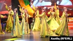 Tansçy gyzlar. Arhiw suraty