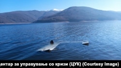 Мал авион падна во Мавровското Езеро