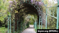 Пергола у Лівадійському парку