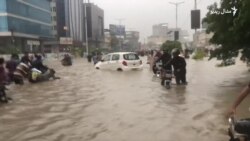 په کراچۍ کې له باران سره تړلو پېښو ۱۷ کسان وژلي دي