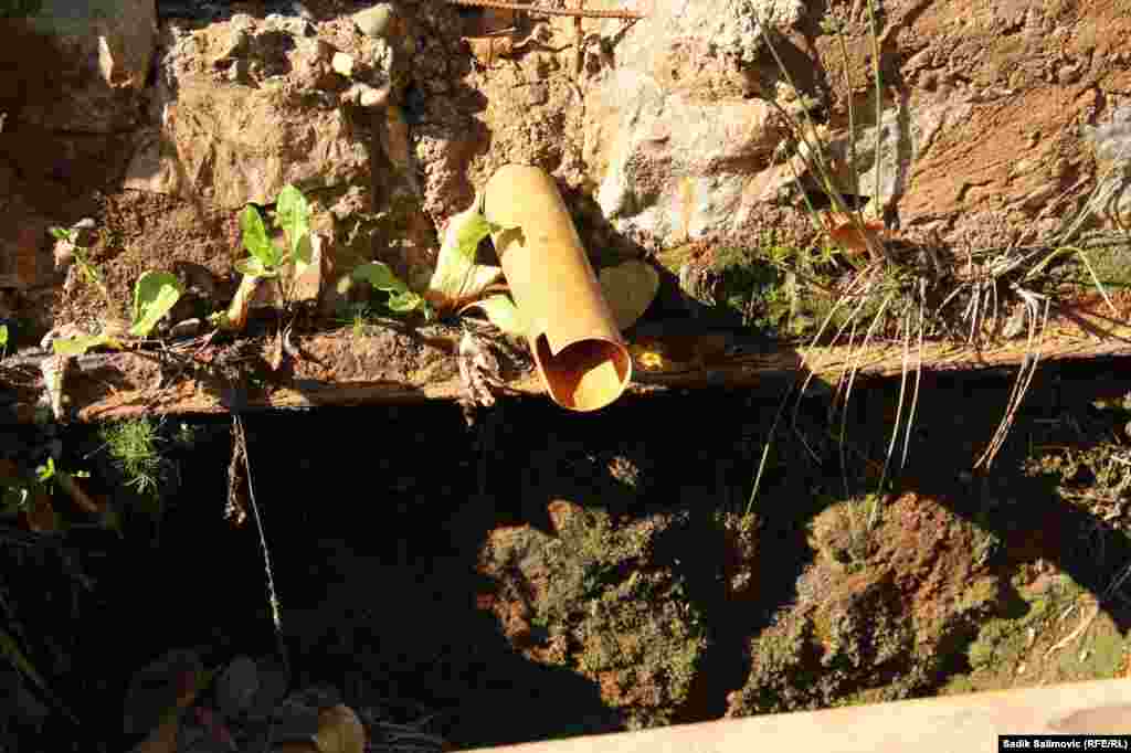 Već dva mjeseca ne teče ni kap na cijevi tzv. "kožne vode", koja pomaže ljudima sa kožnim oboljenjima.