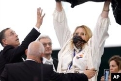 Primul scandal al Dianei Șoșoacă în plenul de la Strasbourg a avut loc în iulie și a dus la o scurtă suspendare a participării și a diurnei.