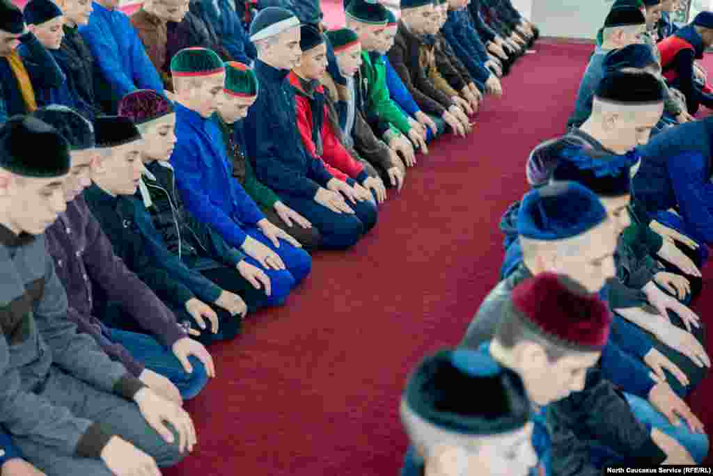 Обучение длится три года, затем школа набирает новых муталимов (учеников) &ndash; обычно среди детей от 8 до 12 лет. Этот возраст считается достаточно "зрелым" - в мире хафизами нередко становятся совсем маленькие дети 