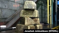 Кумтөрдөн өндүрүлгөн алтын.