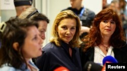 Reclamanta Amelie K, în sala de judecată a tribunalului din Paris, care l-a condamnat Gerard Depardieu pentru agresare sexuală, pe 13 mai 2025