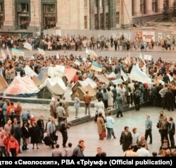 Наметове містечко в центрі Києва під час Революції на граніті. Київ, жовтень 1990 року