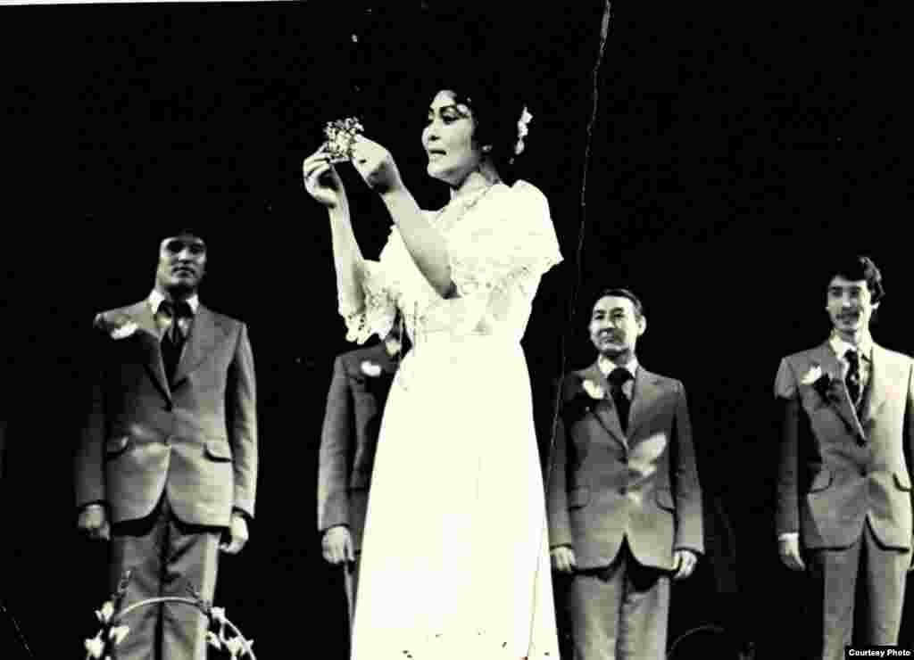 Кино жана жана театр ханышасы Жамал Сейдакматова 82 жашында оорудан улам дүйнө салды.