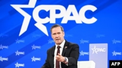 Consilierul american pentru securitate națională, Mike Waltz, vorbește în timpul Conferinței anuale de acțiune politică conservatoare (CPAC) la Gaylord National Resort & Convention Center din National Harbour din Oxon Hill, Maryland, pe 21 februarie 2025. 