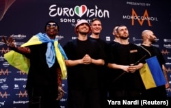 Український гурт Kalush Orchestra після перемоги з піснею Stefania на «Євробаченні-2022». Турин, Італія, 15 травня 2022 року