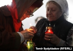Женщины в церкви на пасхальной службе, Бишкек. Апрель 2018 г.