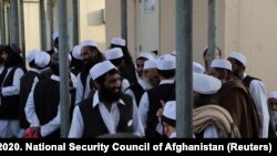 شماری از زندانیان گروه طالبان که از زندان بگرام آزاد شدند April 8, 2020