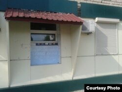 Фото автора. Непрацюючий банкомат на центральному відділенні так званого «Центрального республіканського банку» угруповання «ДНР» у Торезі