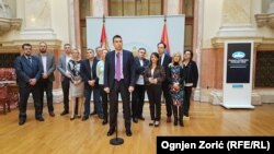 Deo poslanika opozicije koji su u znak protesta noć proveli u Parlamentu