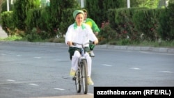 Türkmenistanlylar ýörişlerde sürülýän welosipedleriň öz hasabyňa alynmalydygyny aýdýarlar.