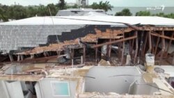 په فلورېډا کې تر سمندري توپان وروسته خلک خپل کورونه بیا رغوي