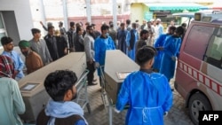 تصویر آرشیف: جریان انتقال اجساد شماری از افرادی که در حملات پاکستان کشته شده اند 