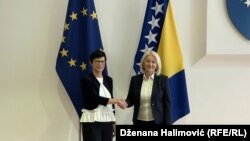 Марта Кос, еврокомесарка за проширување, со претседавачката на Советот на министри на БиХ, Борјана Кришто, 22 септември 2025 година.