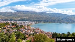 Поглед на Охридското Езеро.