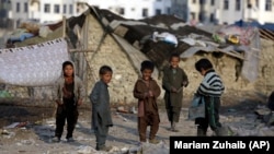 په افغانستان کې د طالبانو له بیاځلي واکمنېدو وروسته اقتصادي ستونزې، بې‌کاري او بې‌‌وزلي زیاته شوې ده، چې د ملګروملتونو د شمېرو له‌‌مخې دا مهال په دغه هېواد کې شاوخوا ۲۴ میلیونه وګړي بشري مرستو ته اړتیا لري.