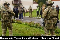 Момент затримання військовослужбовців у Тернополі, 15 жовтня 2025 року