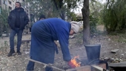 Cum rezistă puținii civili rămași în Kosteantinivka, în ciuda bombardamentelor constante