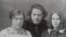 Мария, Венедикт и Зоя Матвеевы. Начало 1920-х годов