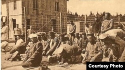 Беренче дөнья сугышы. Әсирлеккә төшкән Русия хәрбиләре, шул исәптән татар-башкортлар, намаз укый