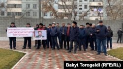 Бактыбек Калмаматовдун тарапташтары. Биринчи май райондук соту. 