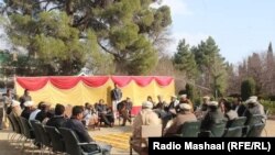 د دې جرګې یو بل غړي‌ ملک عبدالوالي خان وايي، دواړه فریقین پر دې رضا دي چې د شخړې حل په کاغذات مال راوباسي.