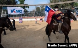 Сторонники Хосе Антонио Каста в 2021 году, во время его первой избирательной кампании