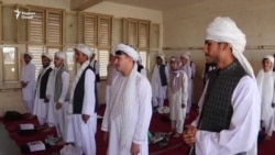 Либоси мактабии Толибонро дидаед? Агар не, инҷо бубинед
