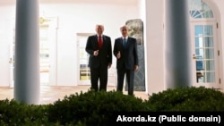 Президент США Дональд Трамп и президент Казахстана Касым-Жомарт Токаев в Белом доме. Вашингтон, 6 ноября 2025 года