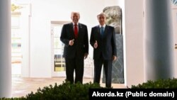 Дональд Трамп (ліворуч) і Касим-Жомарт Токаєв у Білому домі, 6 листопада 2025 року