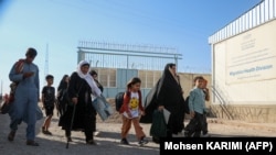 له ایرانه ایستل شوي افغان کډوال چې افغانستان ته رسېدلي دي.