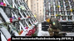 Під час вшанування пам'яті Небесної сотні у центрі Києва, 18 лютого 2021 року