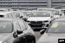 Автомобілі виробника BMW у порту Гуанчжоу на півдні Китаю, 22 лютого 2025 року