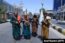 Talibanski borci čuvaju stražu gradu Heratu, Afganistan, 19. avgust 2021.