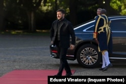 Президент України Володимир Зеленський у момент прибуття на саміт НАТО в Гаазі, 24 червня 2025 року