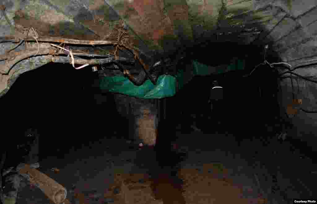 Шахта имеет много развилок и ответвлений.