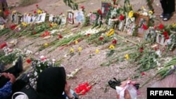 Mourners at the Khavaran cemetery