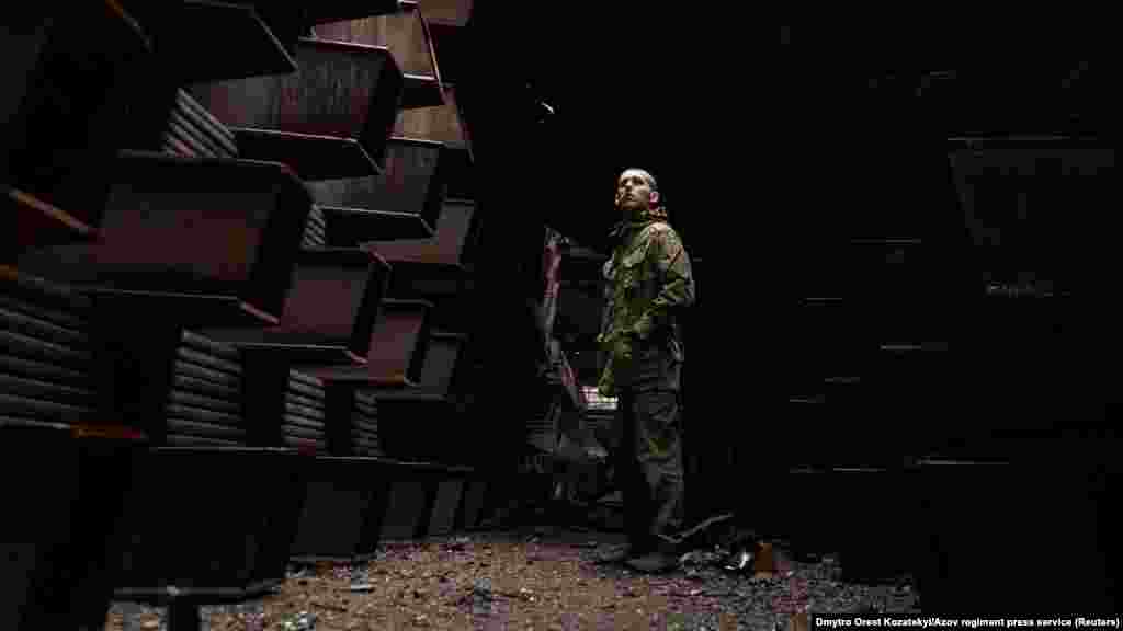 На выставке мать Козацкого, Ирина, сказала, что ее сын &laquo;хотел донести до людей реальную картинку. &laquo;Слышать "ой, война, ой &bdquo;Азовсталь&ldquo;" &mdash; это одно. А он хотел довести, какие эти люди, какие они несокрушимые. У них тело потрепано, тело порвано, но душа у них настолько светится, сияет!&raquo; &mdash; говорит она.