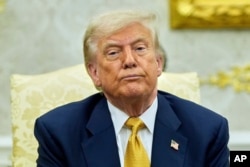 Президент Дональд Трамп під час зустрічі з кронпринцем Бахрейну Салманом бін Хамадом Аль Халіфою в Овальному кабінеті Білого дому. Вашингтон, США, 16 липня 2025 року