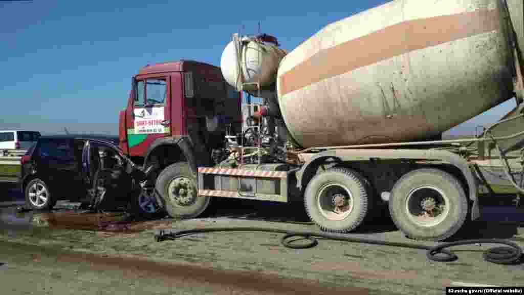 Кримські активісти стверджують, що це пов'язано з неготовністю траси до експлуатації. 13 березня 2020 року. ДТП у Ленінському районі Криму