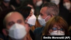 Як повідомляють місцеві ЗМІ, вчені не вважають нову мутацію більш заразною, ніж штами, виявлені в Британії і ПАР. Дослідження наразі триває