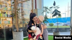 Журналистка Рухшона Хакимова, мать двоих малолетних детей, была приговорена к восьми годам тюрьмы на закрытом процессе в Таджикистане