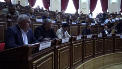 Ղուկասյանի կալանավորմանը հետևած վերադասավորումներից հետո Գյումրիի ավագանին առաջին նիստը գումարեց 